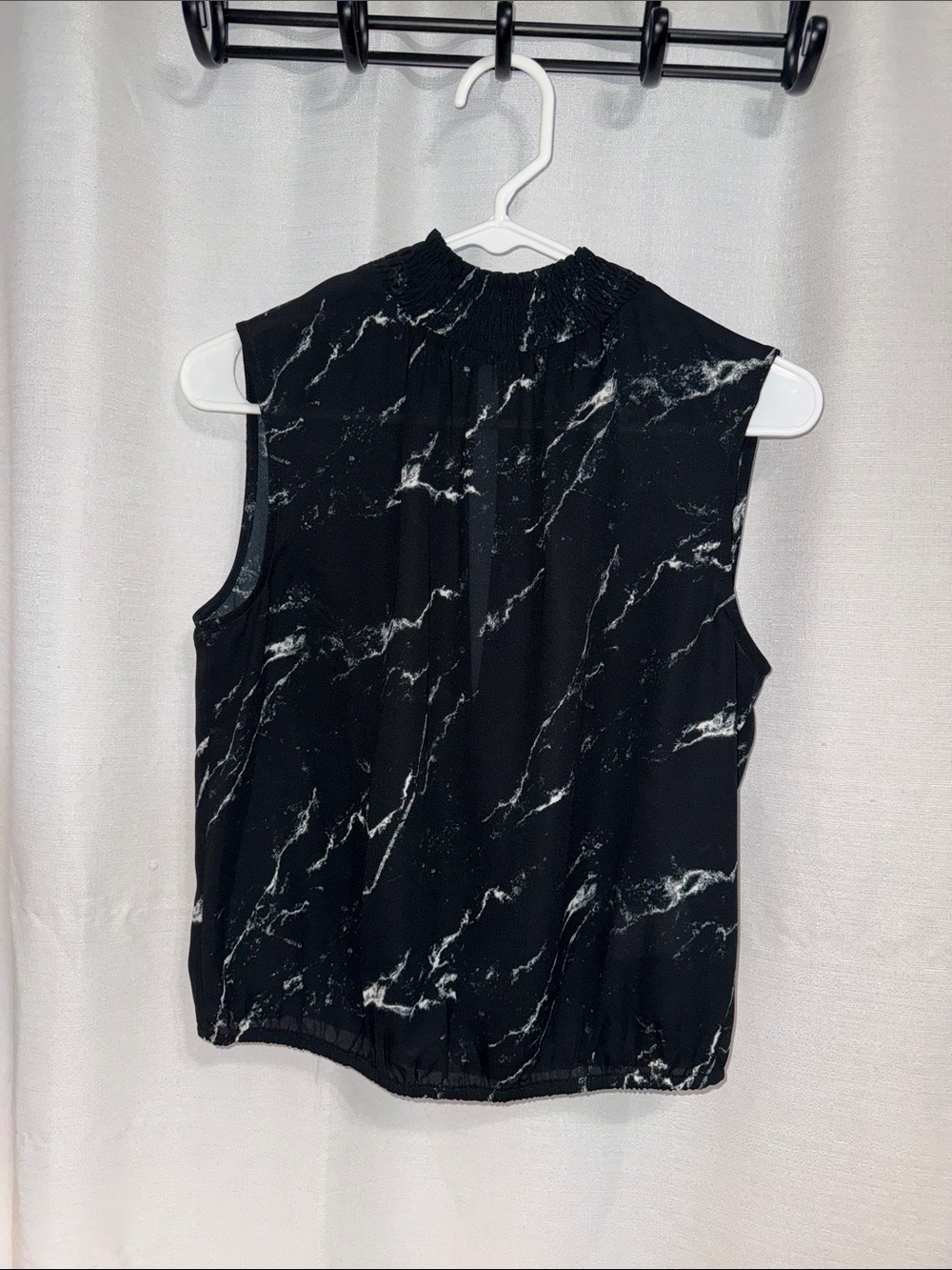 Express Black With White Marble Sleeveless Blouse New
